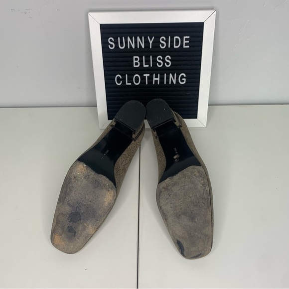 Salvatore Ferragamo Italian Women’s Taupe/Tan Low Heels Size 7 - Picture 7 of 12